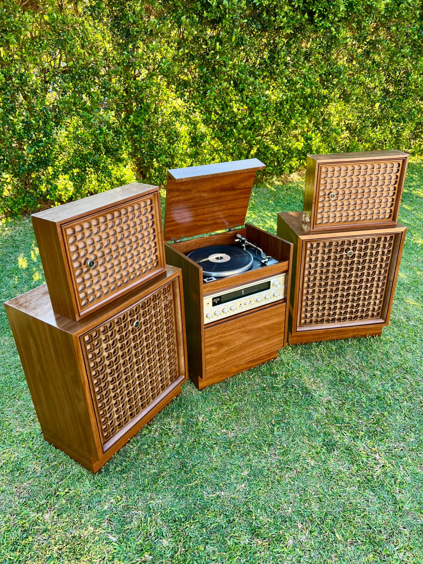 Sanyo Honeycomb Quadraphonic System restored by Retraphonics — photograph 1 of 9
