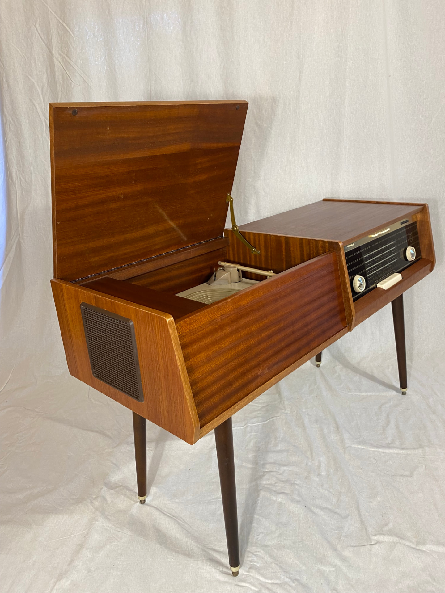 Philips Bi-Ampli radiogram after restoration